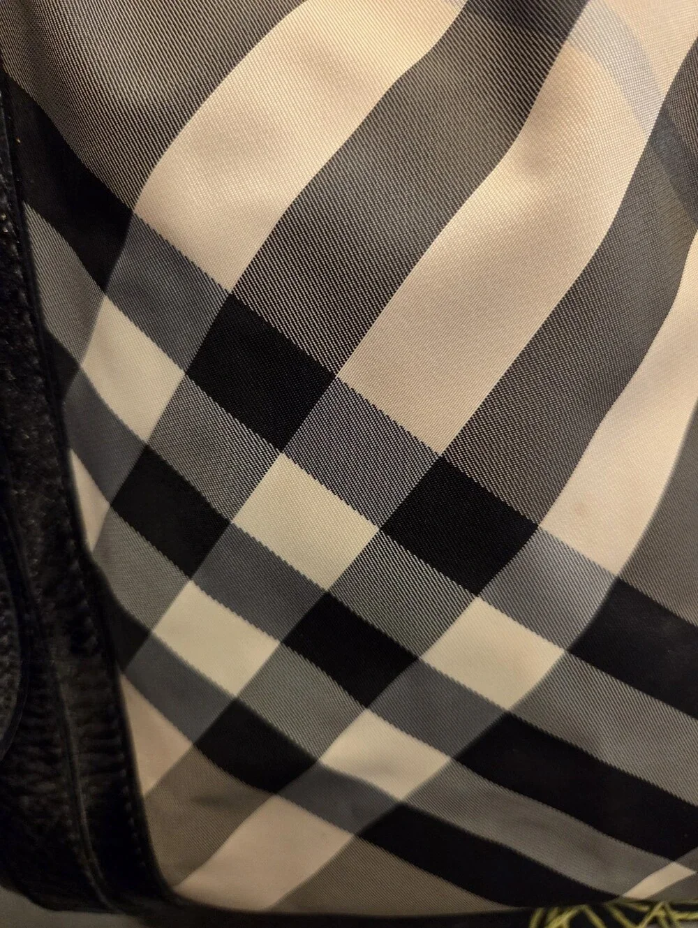 Burberry Beat Check Plaid Tote Bag with Black Patent Trim COA INCLUDED EXCELLENT
